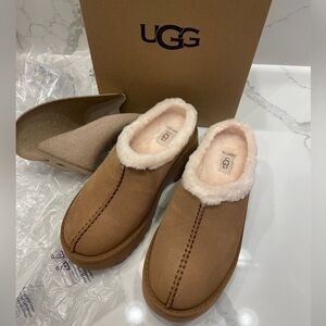 UGG New Heights Suede Cozy Clogs 7 New In Box